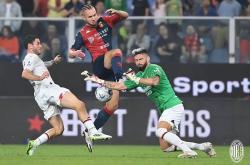 神奇避球！门将英勇奋战，保护球门